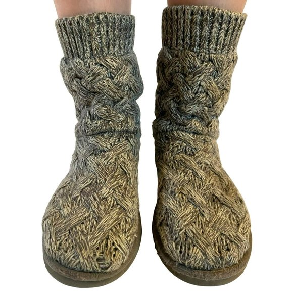 UGG Isla Grey Cable Knit Pull on Lace Up Casual Boho Warm Womens Boot Size 7 - Picture 3 of 8